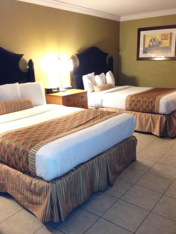 Monroe'S On The Lake Hotel & Banquet Hall سانفورد المظهر الخارجي الصورة