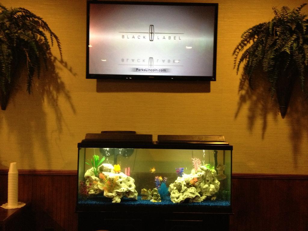 Monroe'S On The Lake Hotel & Banquet Hall سانفورد المظهر الخارجي الصورة