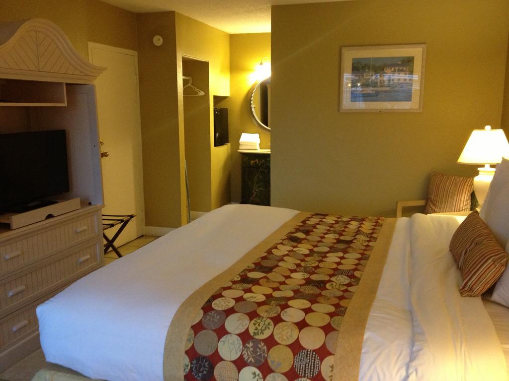 Monroe'S On The Lake Hotel & Banquet Hall سانفورد الغرفة الصورة