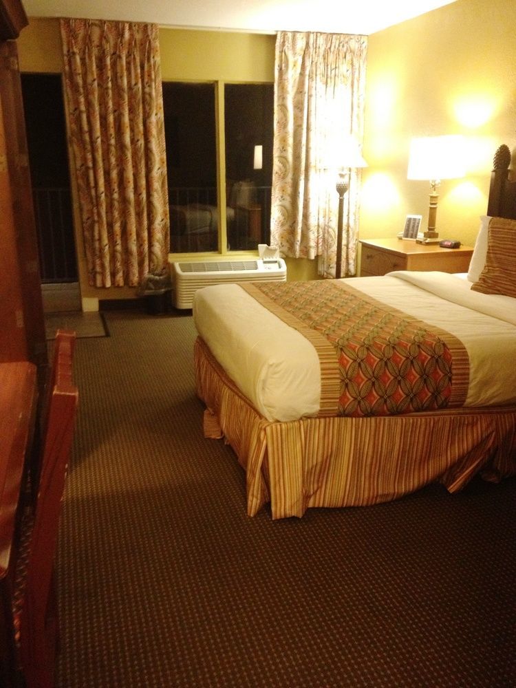 Monroe'S On The Lake Hotel & Banquet Hall سانفورد المظهر الخارجي الصورة